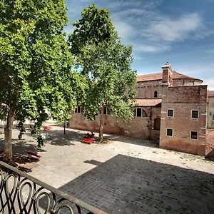 https://accademia-opera-deluxe.hotelslidodijesolo.com